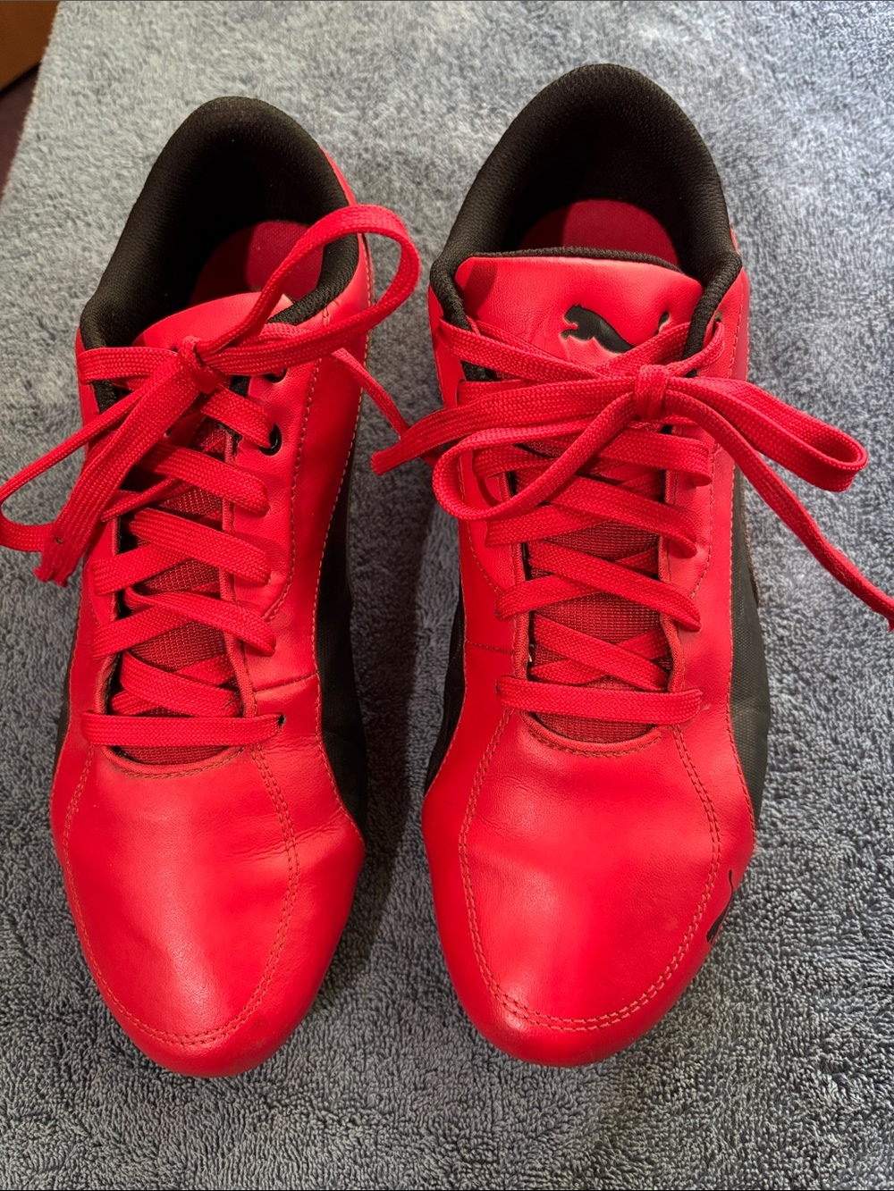 Puma Men’s size 11 Red and Black Scuderia Ferrari driving racing sneakers